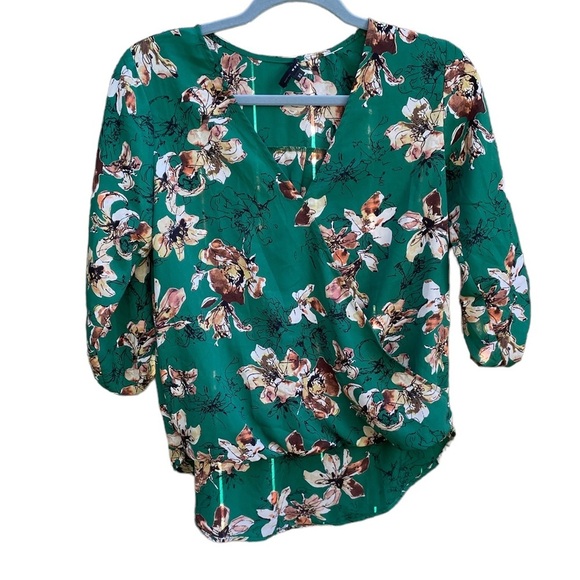 WEST KEI FLORAL FAUX WRAP TOP - Picture 1 of 4
